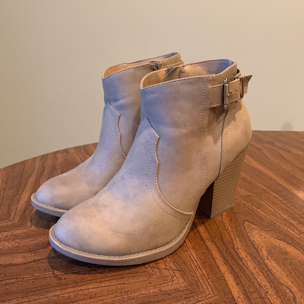 Tan SODA Bootiesl